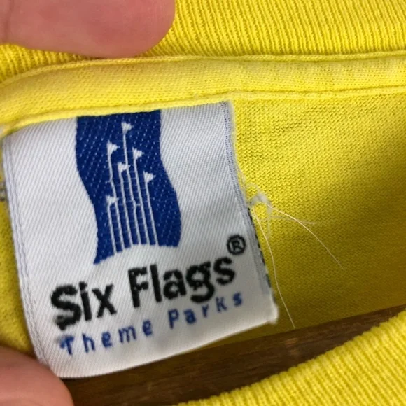 Vintage 1995 tweety bird XXL six flags t shirt 687 - Picture 6 of 12